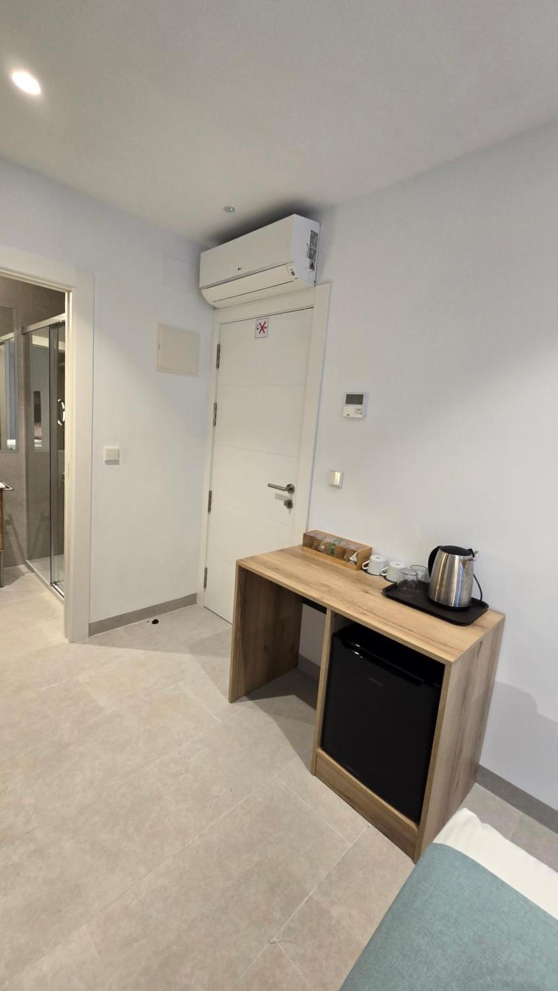 Hostal Rambla 24 By Holihome อาลิกันเต ภายนอก รูปภาพ
