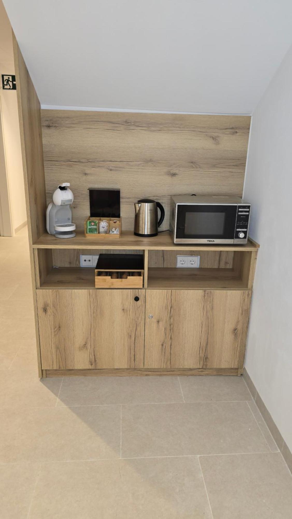 Hostal Rambla 24 By Holihome อาลิกันเต ภายนอก รูปภาพ