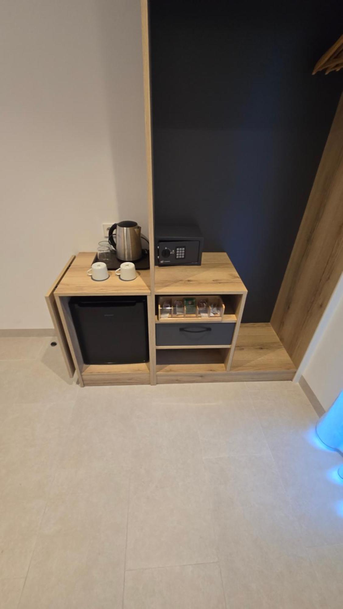 Hostal Rambla 24 By Holihome อาลิกันเต ภายนอก รูปภาพ