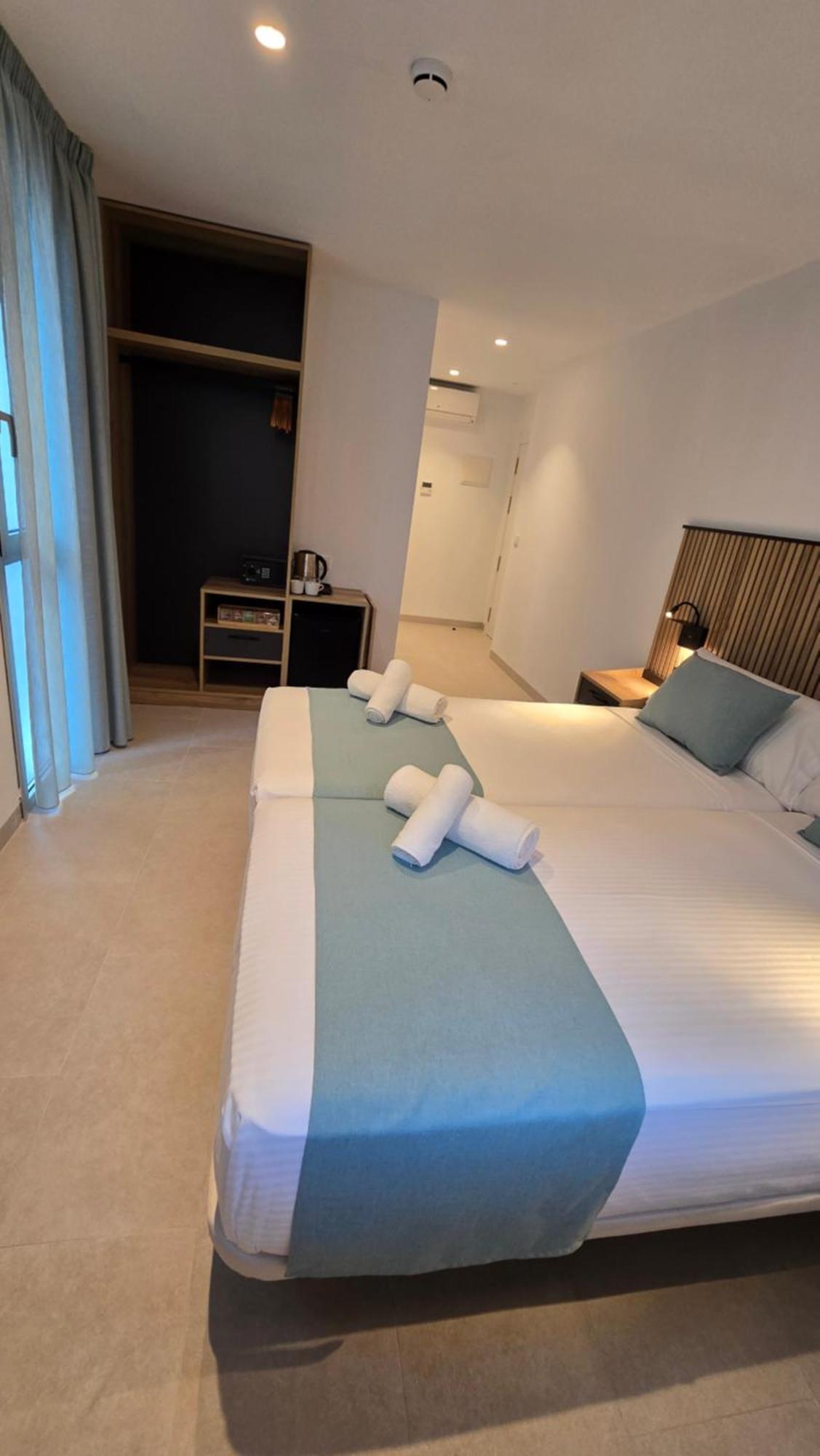 Hostal Rambla 24 By Holihome อาลิกันเต ภายนอก รูปภาพ