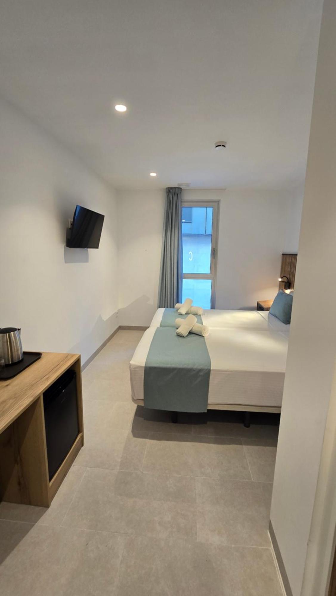 Hostal Rambla 24 By Holihome อาลิกันเต ภายนอก รูปภาพ