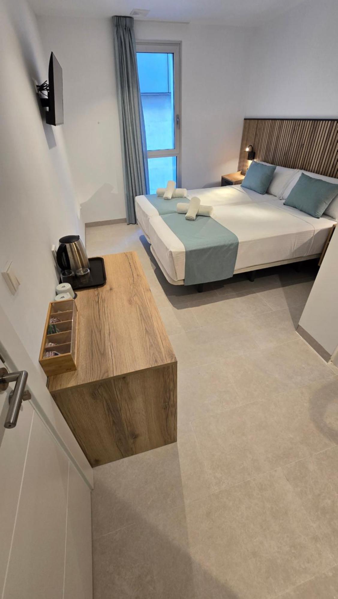 Hostal Rambla 24 By Holihome อาลิกันเต ภายนอก รูปภาพ