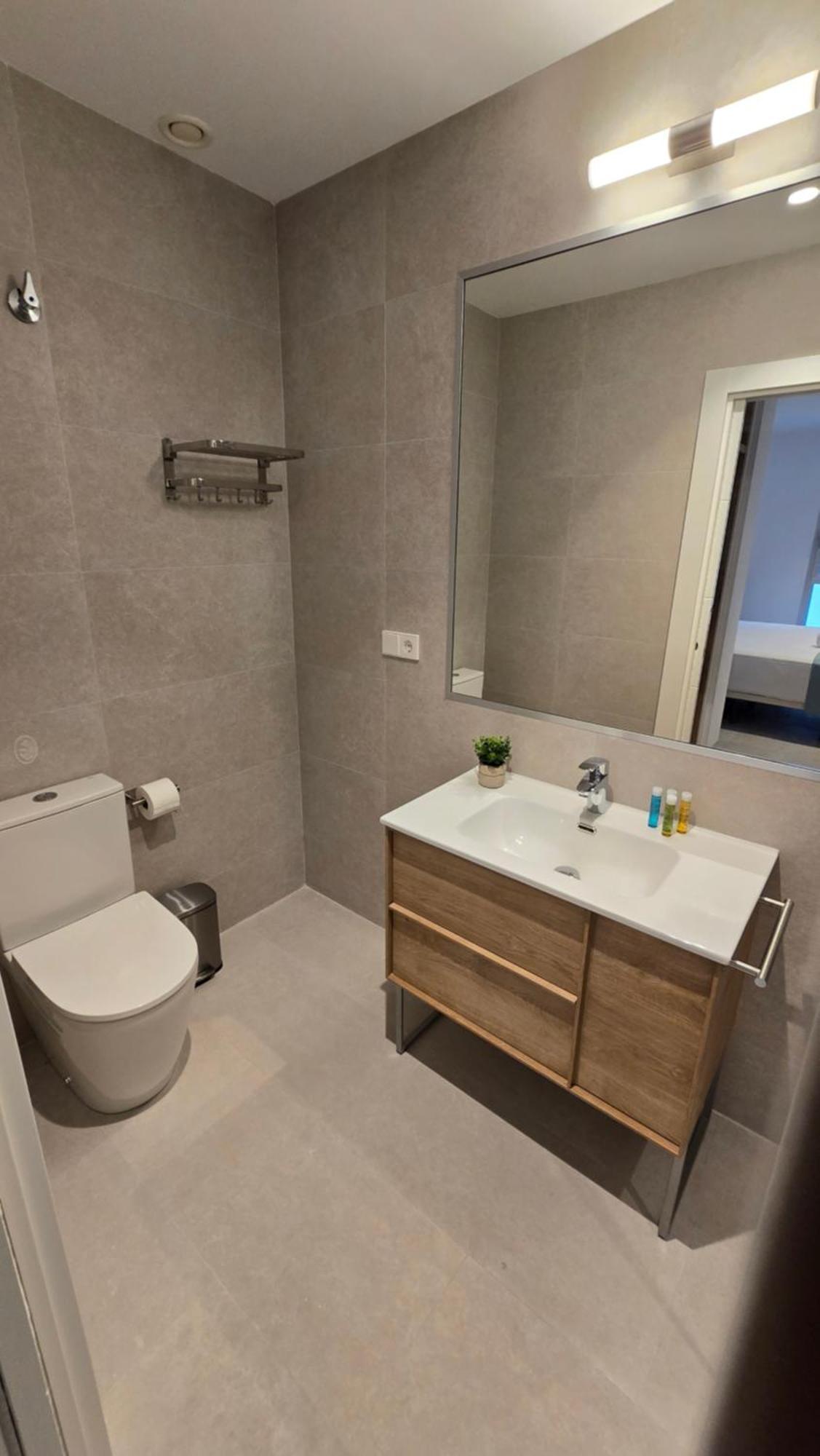 Hostal Rambla 24 By Holihome อาลิกันเต ภายนอก รูปภาพ