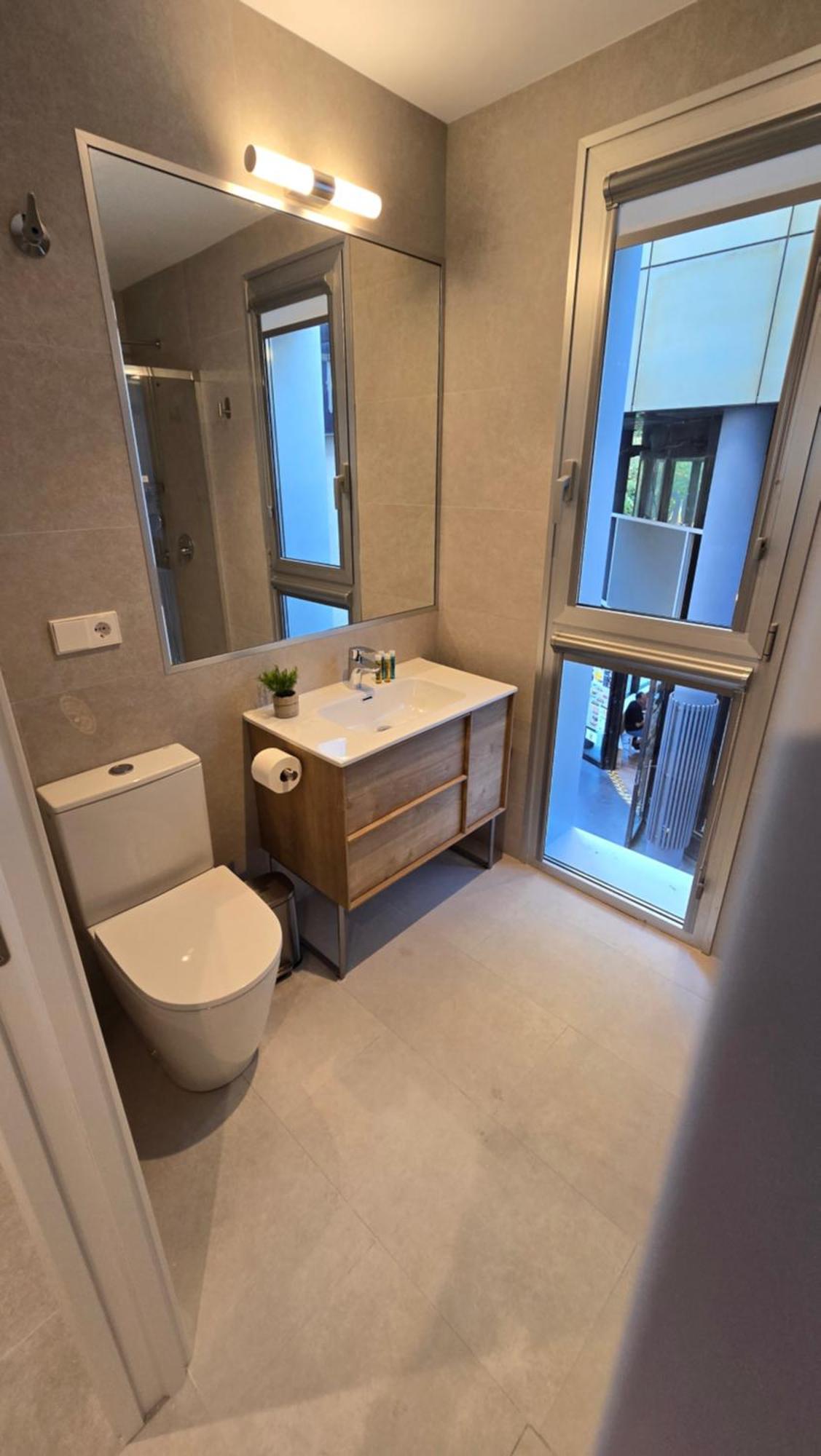 Hostal Rambla 24 By Holihome อาลิกันเต ภายนอก รูปภาพ
