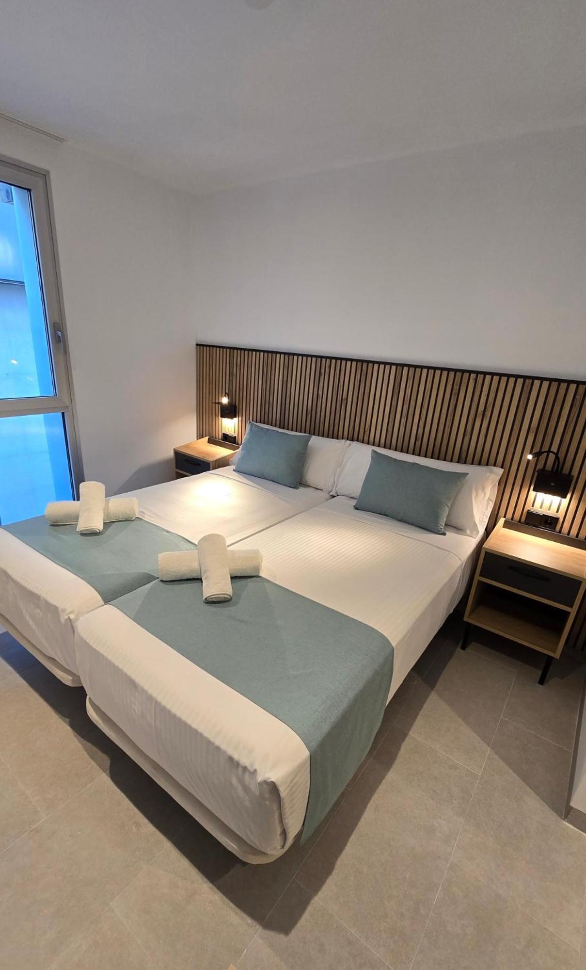 Hostal Rambla 24 By Holihome อาลิกันเต ภายนอก รูปภาพ