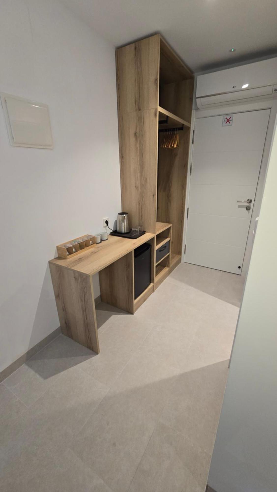 Hostal Rambla 24 By Holihome อาลิกันเต ภายนอก รูปภาพ