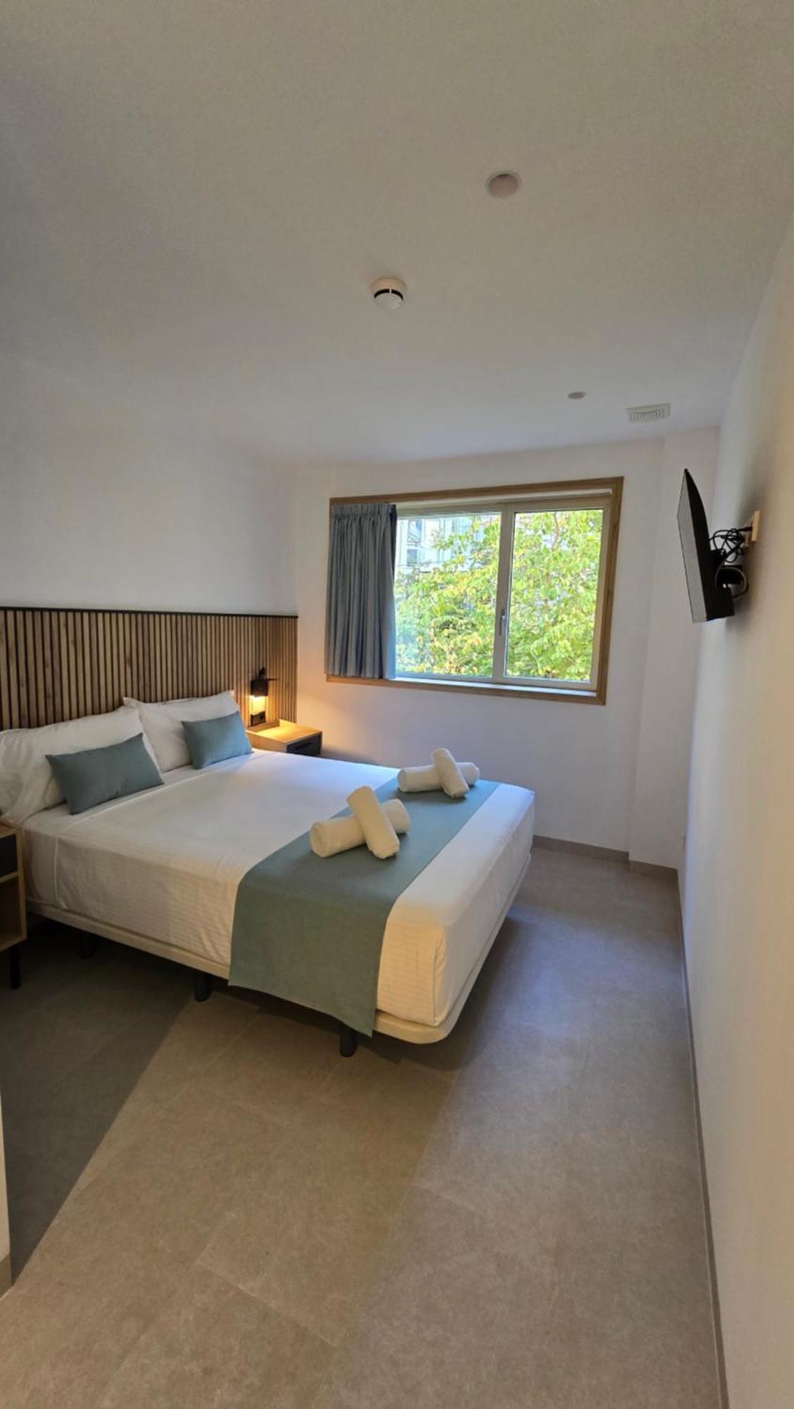 Hostal Rambla 24 By Holihome อาลิกันเต ภายนอก รูปภาพ