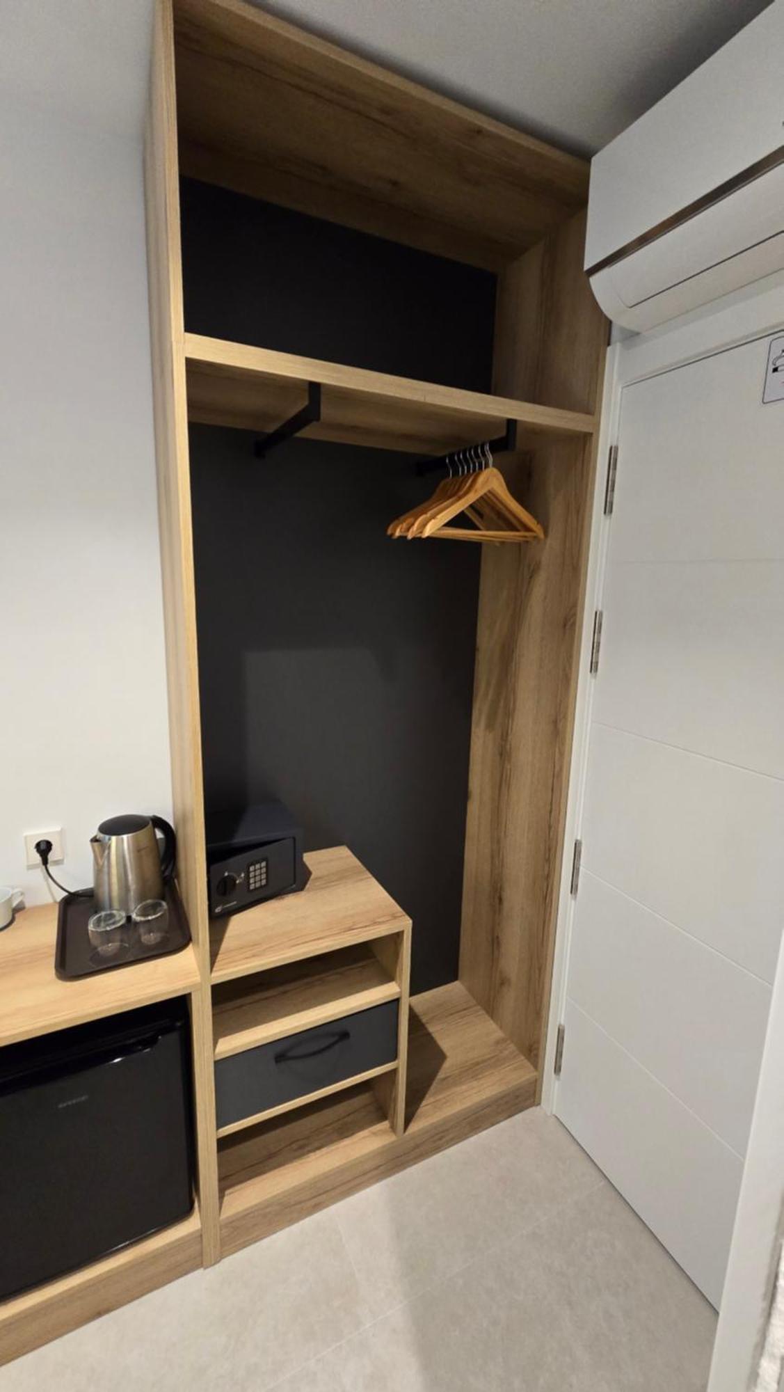 Hostal Rambla 24 By Holihome อาลิกันเต ภายนอก รูปภาพ
