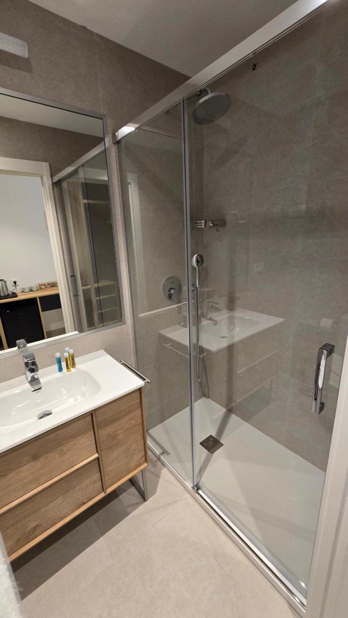 Hostal Rambla 24 By Holihome อาลิกันเต ภายนอก รูปภาพ